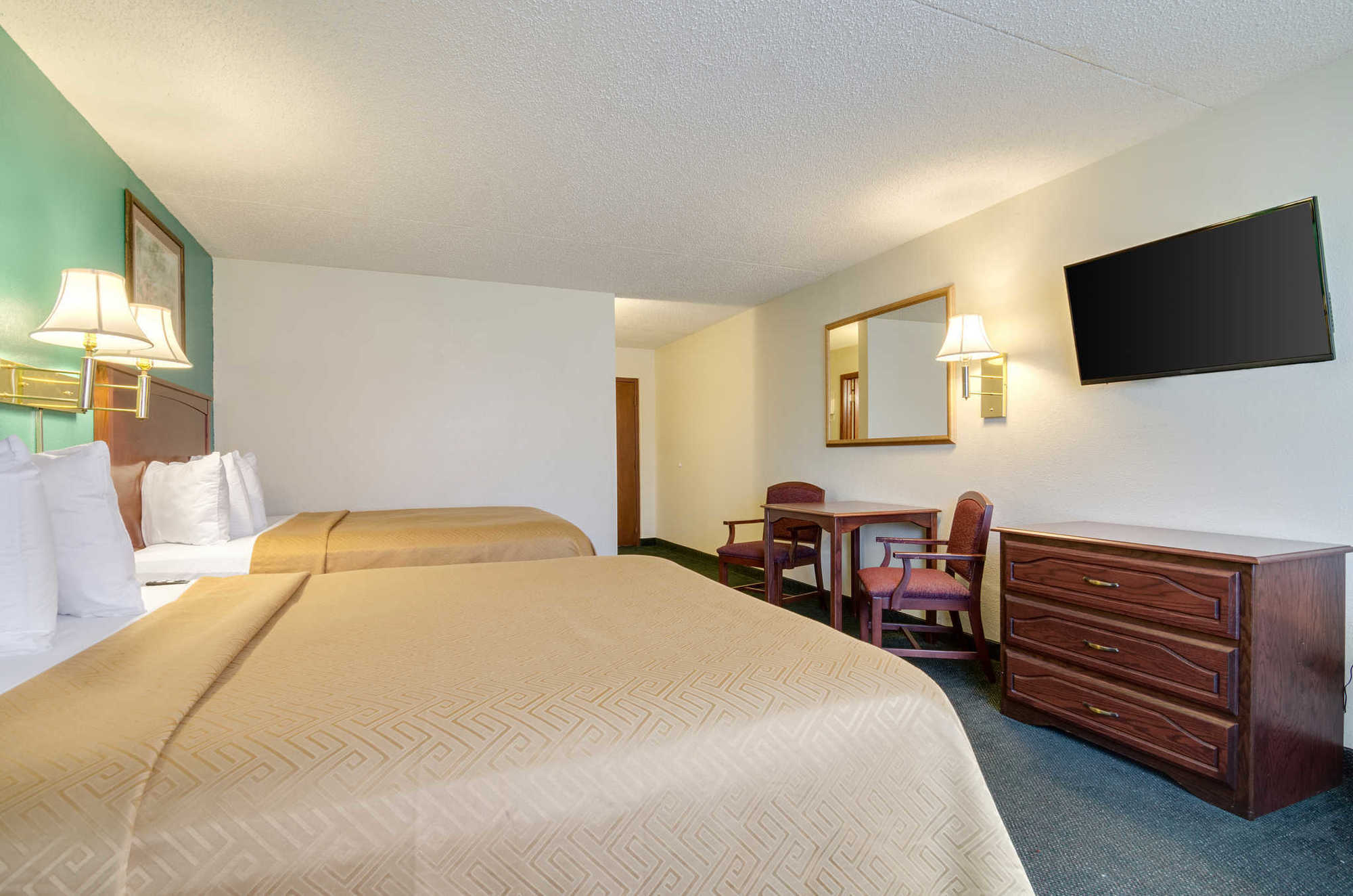 Americas Best Value Inn Салина Номер фото