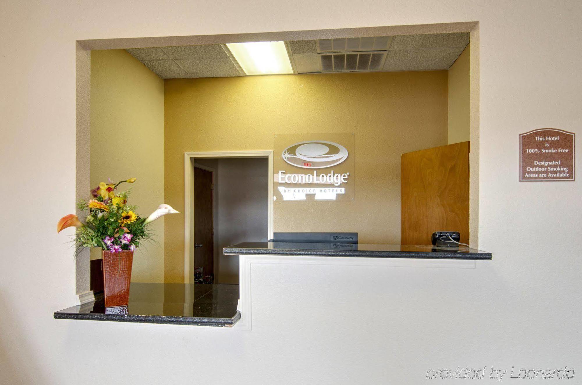 Americas Best Value Inn Салина Экстерьер фото