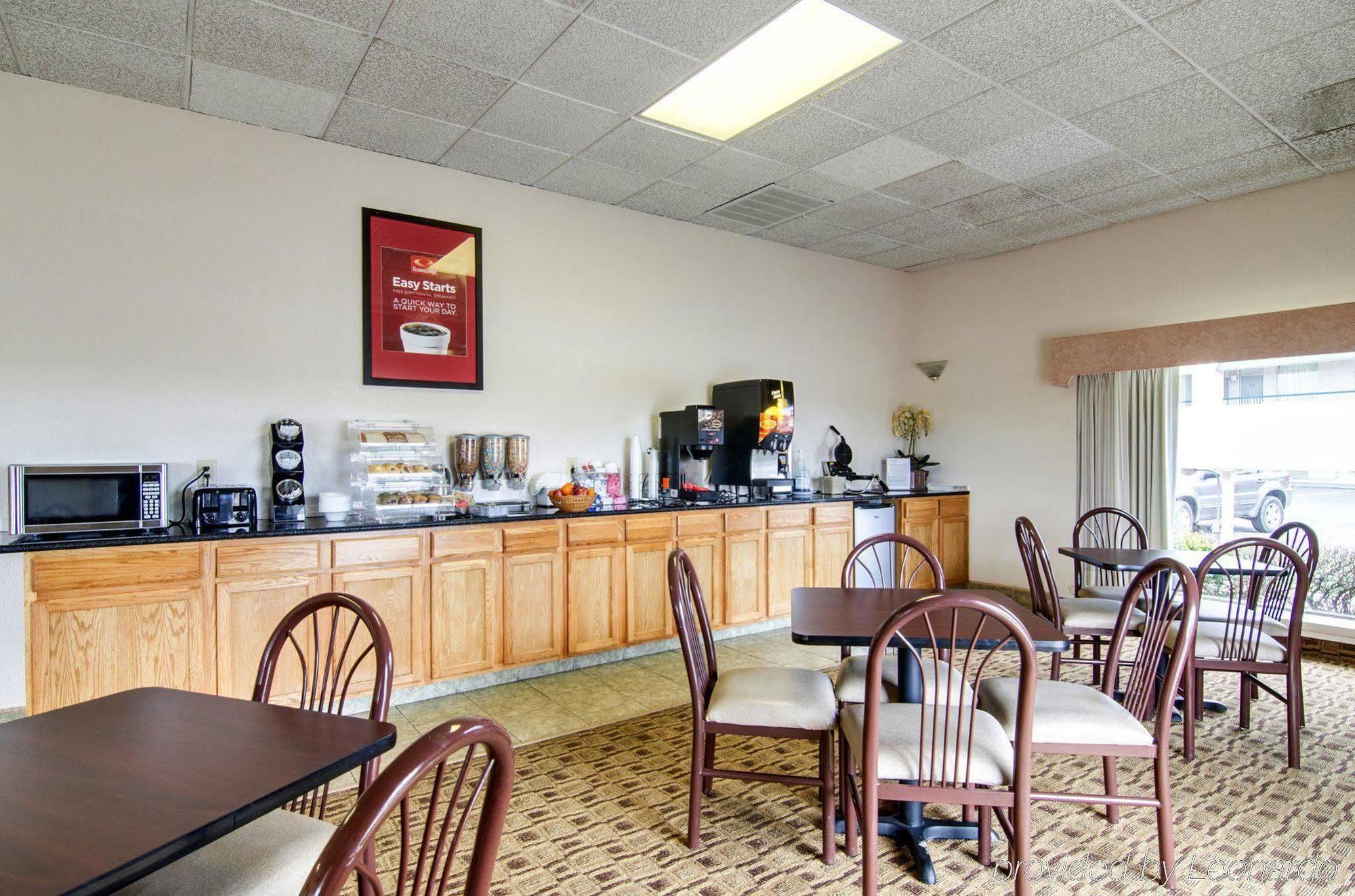 Americas Best Value Inn Салина Экстерьер фото