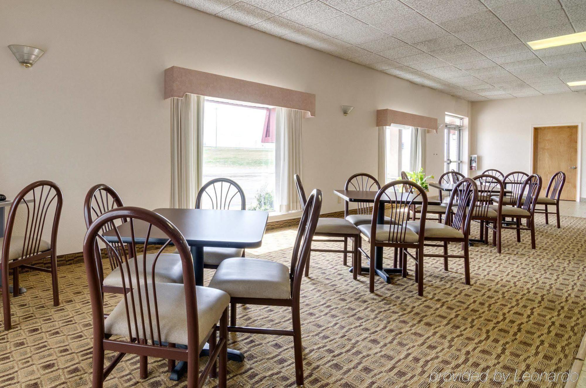 Americas Best Value Inn Салина Экстерьер фото