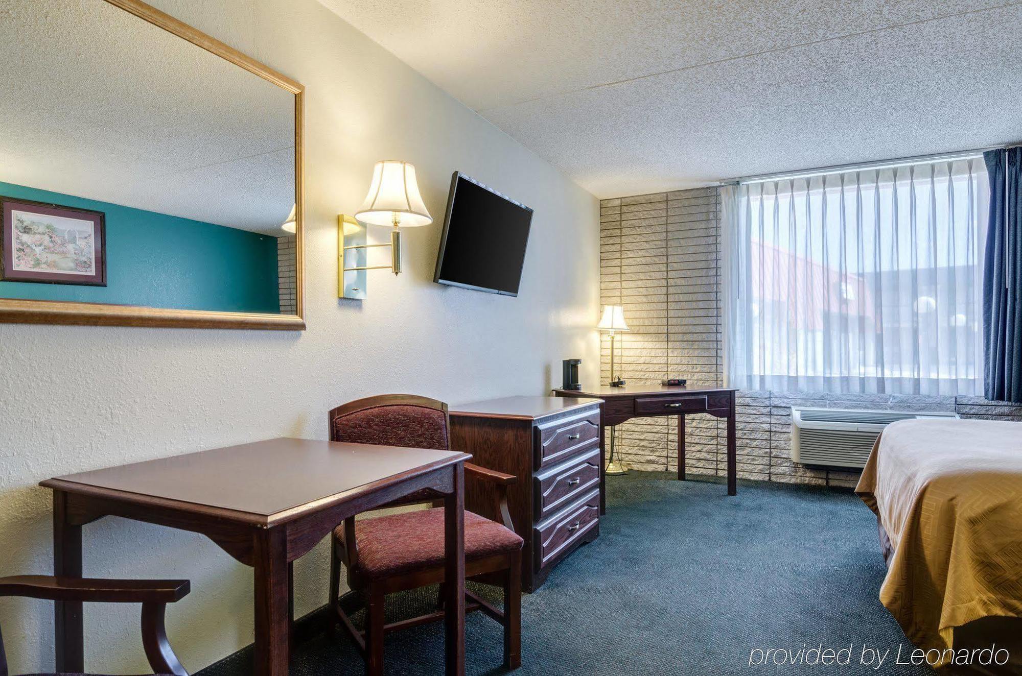 Americas Best Value Inn Салина Экстерьер фото
