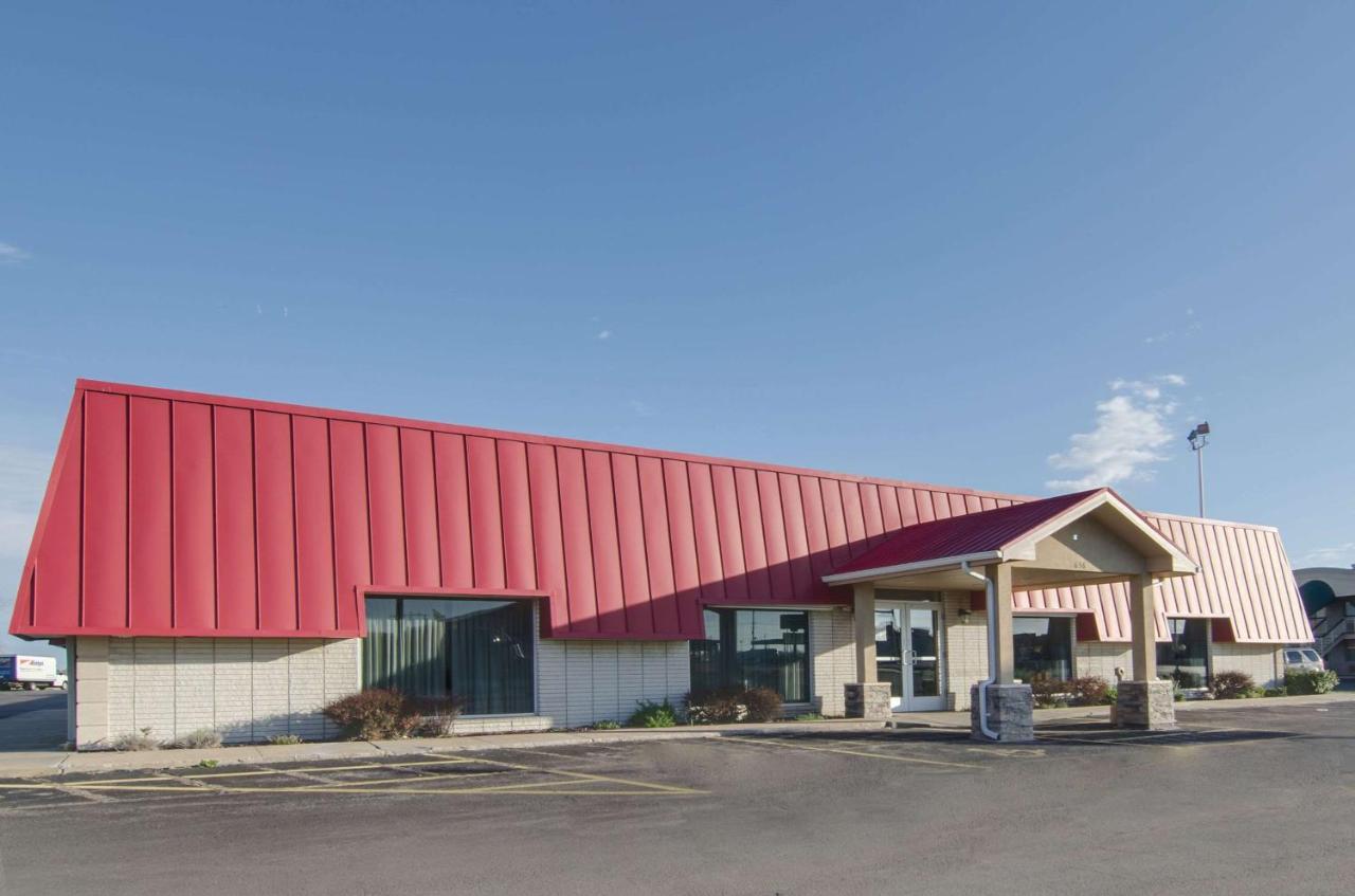 Americas Best Value Inn Салина Экстерьер фото